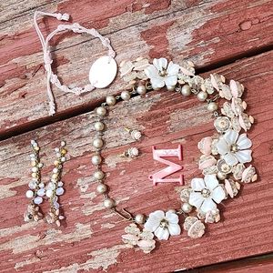 Marie Antoinette pretty dutchess jewelry set for the globetrotter girl very cute